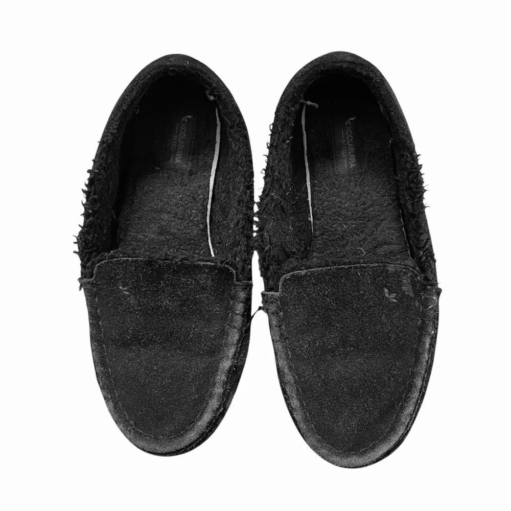 4/$25 Koolaburra by Ugg Black Moccasin Slippers Boy's Size 4 Black Slip On Shoes